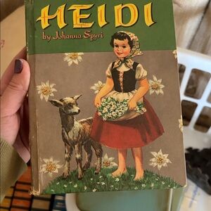Heidi Vintage Illustrated Book — Green & Red Cover